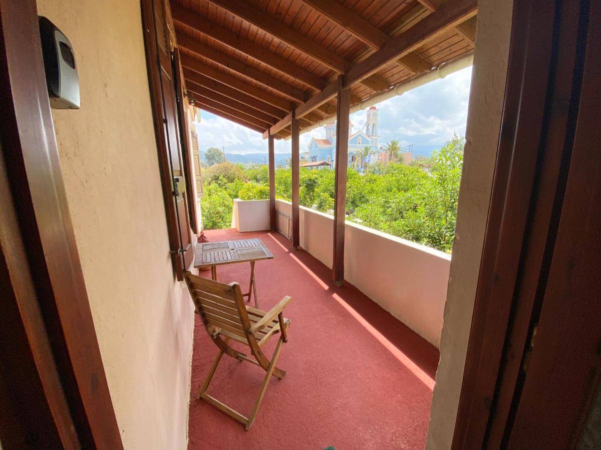 Dusk Apartments With Stunning Mountain View Chrissi Akti Chania Exterior foto